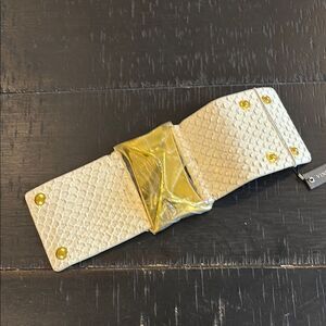 NET Vince Camuto Leather White and Gold Snakeskin Clutch Chunky Statement​​​